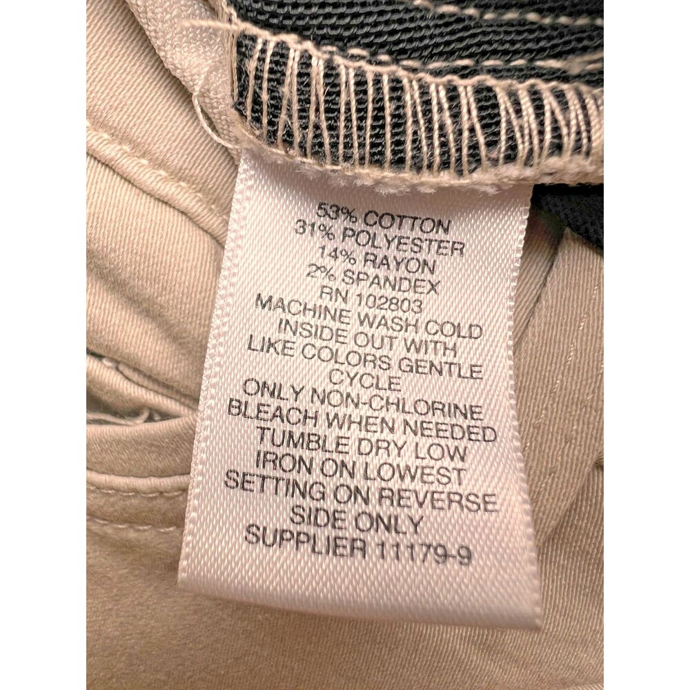 Liz Claiborne Classic Fit Ivory Color Capri's Size 18 - Picture 11 of 11
